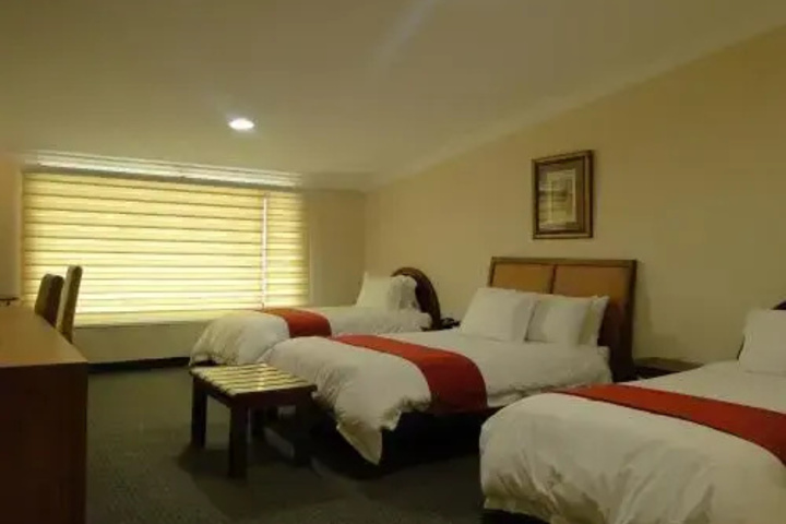 Room 3 of 10