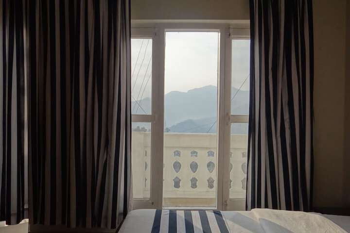 Room 33 of 113