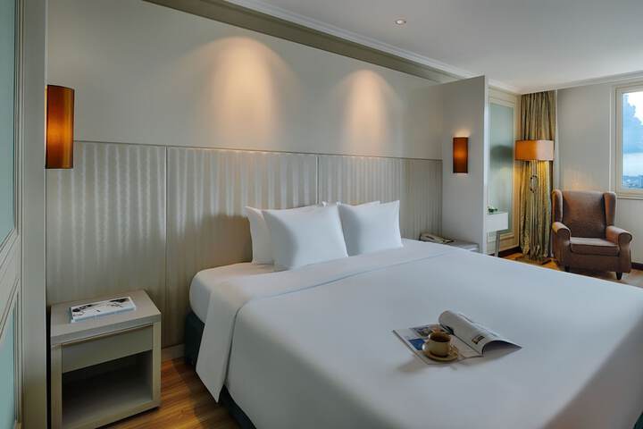 Room 19 of 180