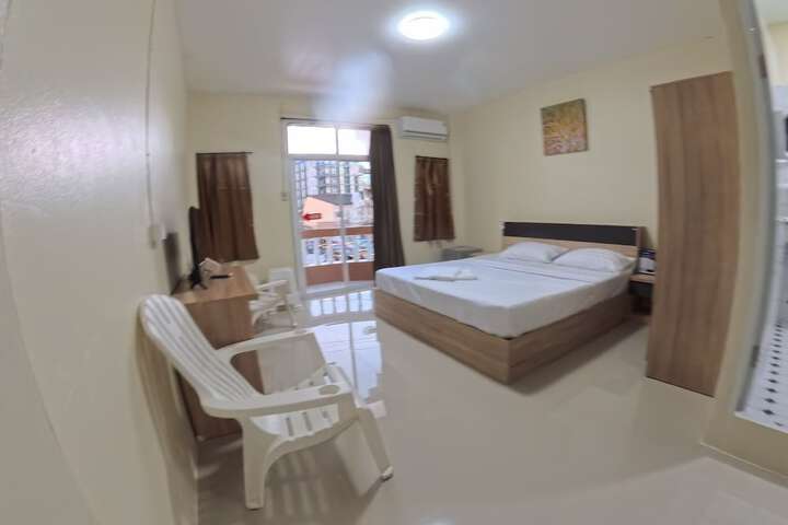 Room 6 of 13