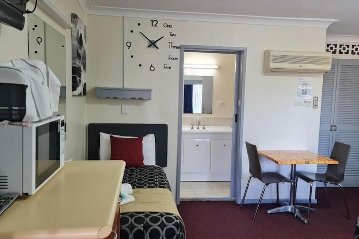 Room 7 of 8