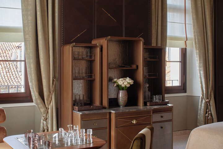 Room 10 of 82