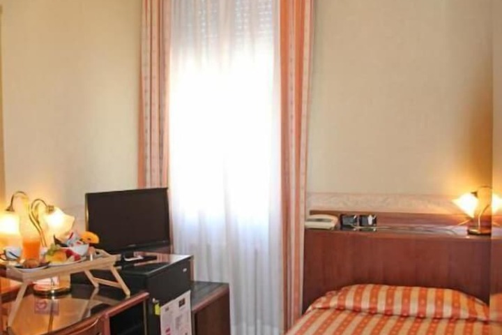 Room 12 of 40