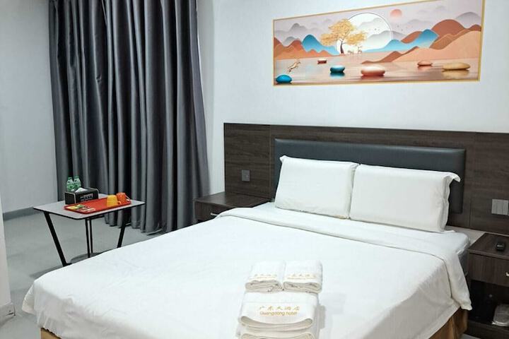 Room 28 of 32