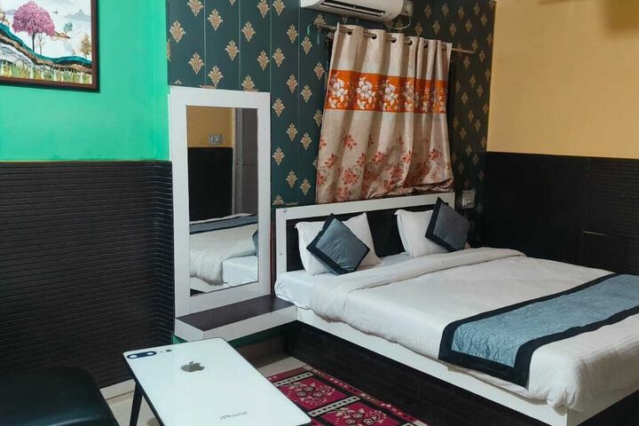 Room 10 of 20