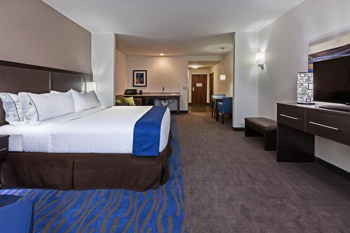 1 King Bed Accessible (10 of 12)