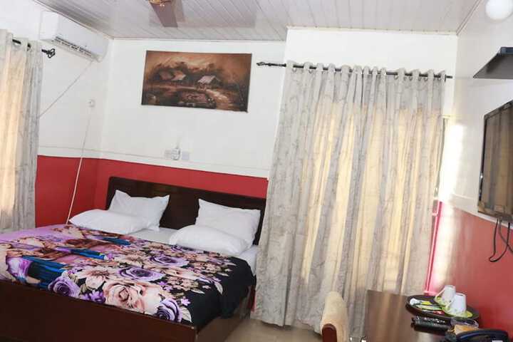 Room 8 of 21