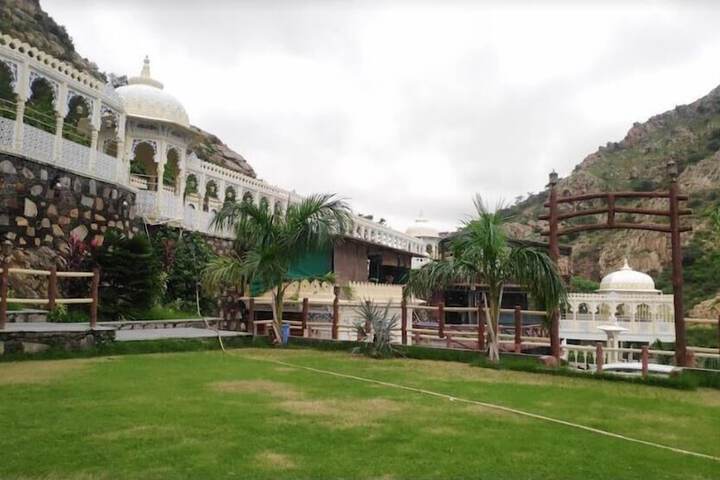 Hotel Exterior 67 of 80