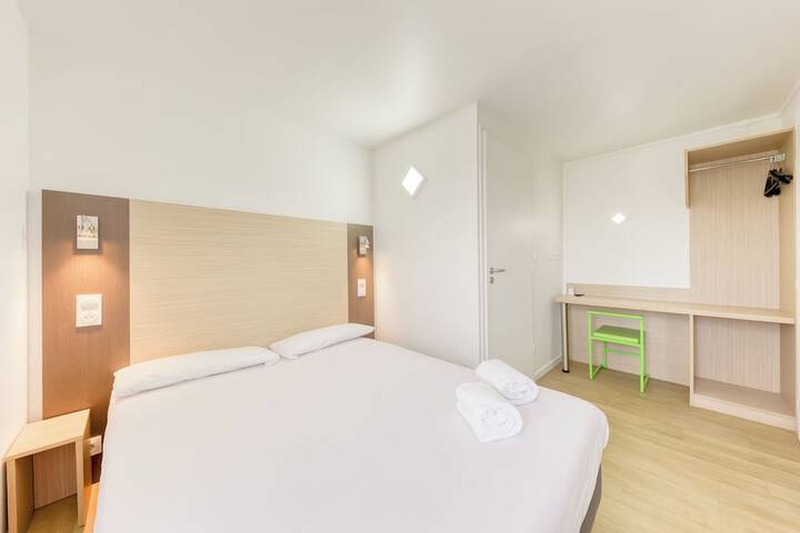 Room 7 of 33