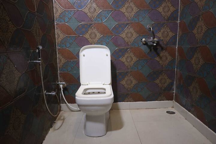 Room 24 of 35