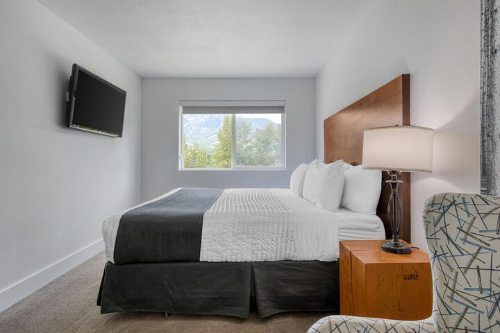 Room 4 of 34