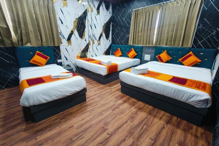 Room 12 of 20