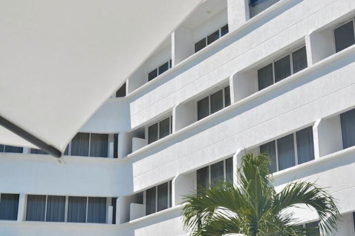 Hotel 75 of 77