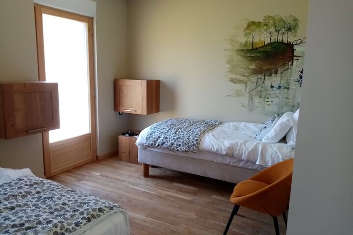 Room 2 of 25