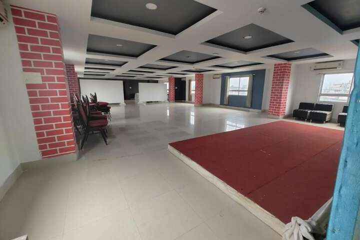 Ballroom/Hall 9 of 10