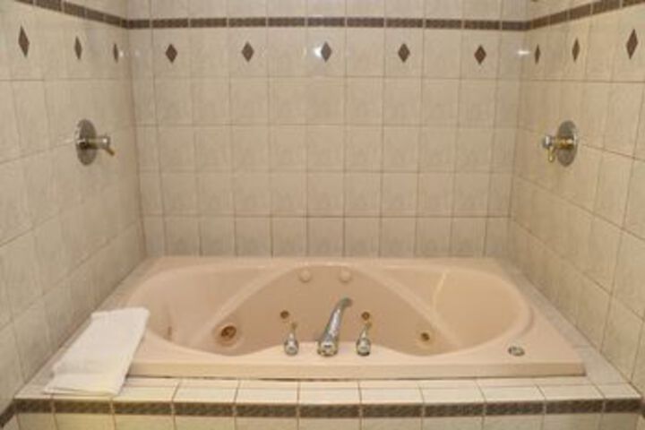Hot Tub 17 of 25