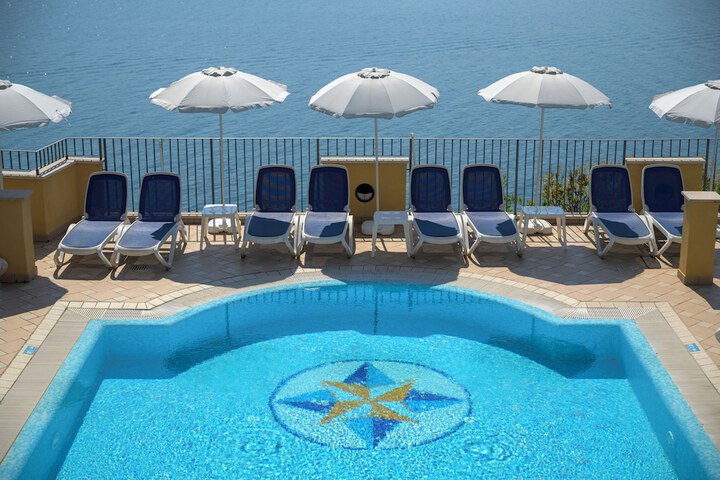 Pool 21 of 41