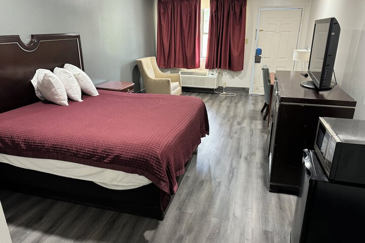 Room 4 of 7