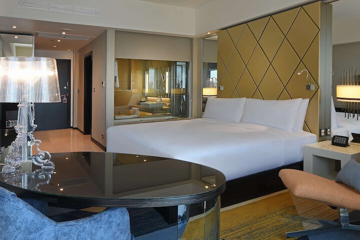 Room 27 of 175