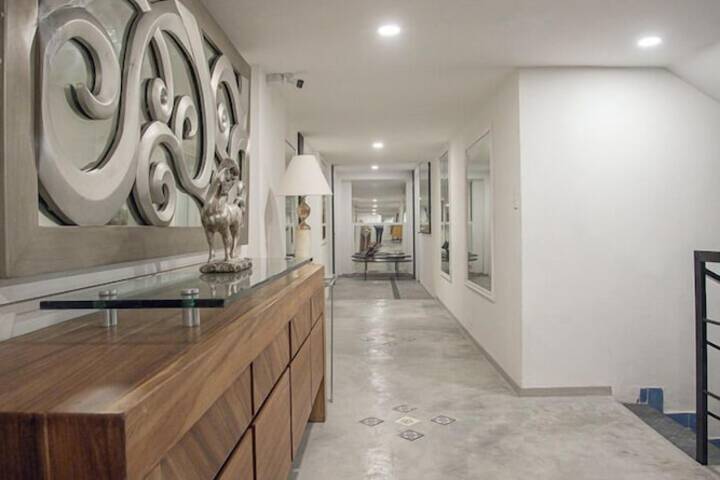 Hotel Interior 6 of 124
