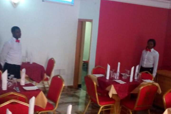 Dining 16 of 25