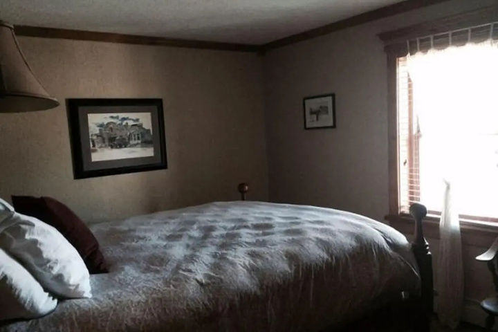 Room 3 of 12