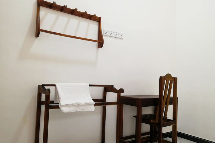 Room 9 of 16