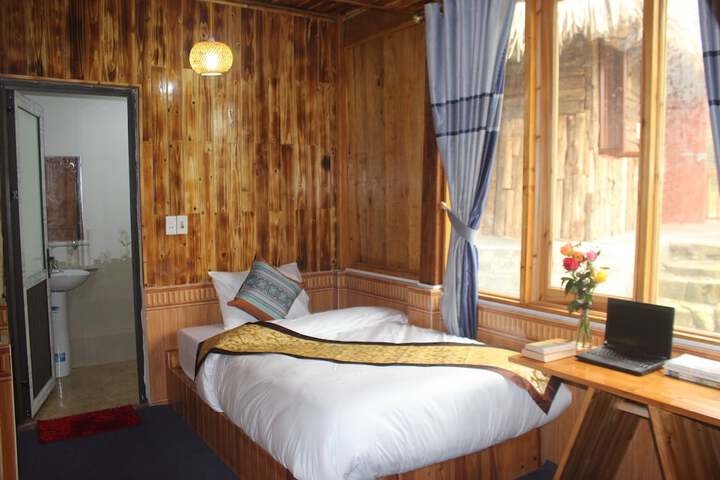 Room 13 of 40