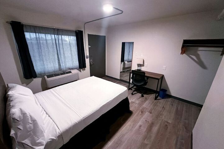 1 Full Bed Deluxe Studio Suite (7 of 16)