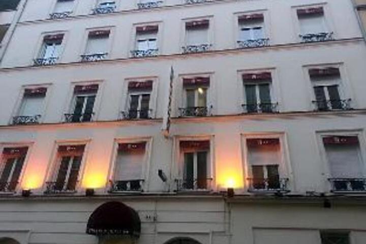 The Originals Boutique Hôtel Le Griffon Vincennes