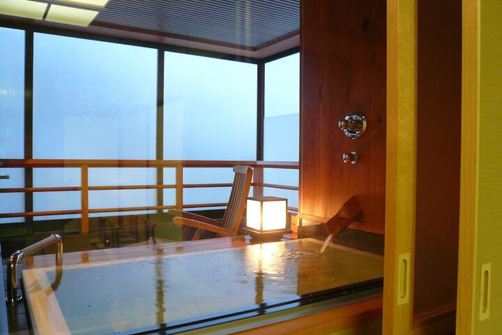 Room 33 of 65