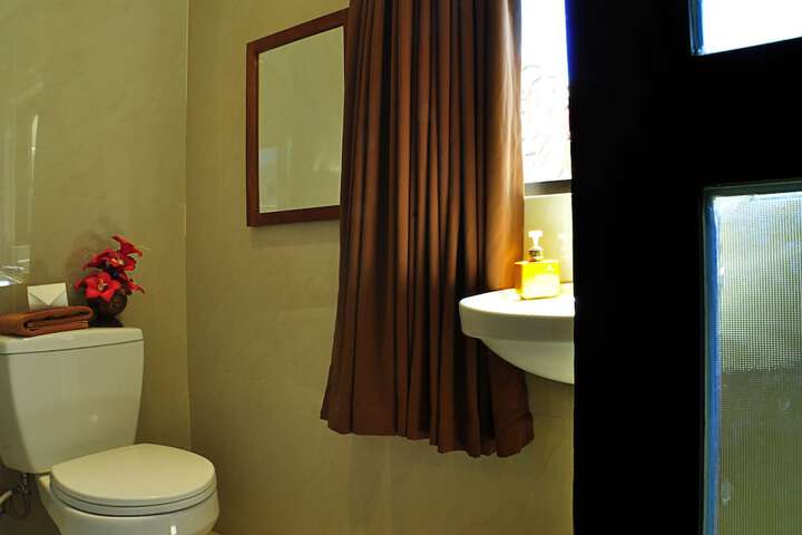 Room 10 of 28