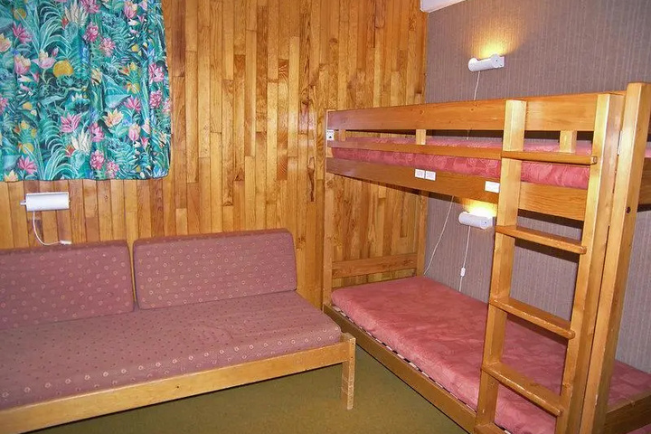 Room 2 of 10