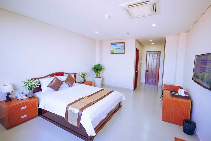 Room 3 of 52