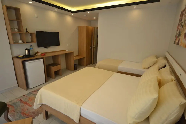 Room 4 of 13