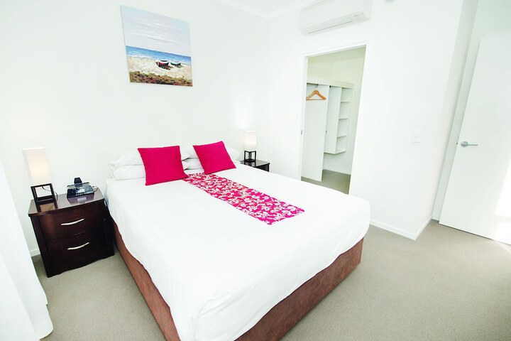 Room 8 of 175
