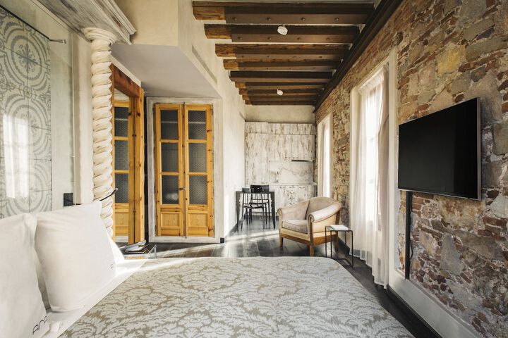 Room 4 of 40