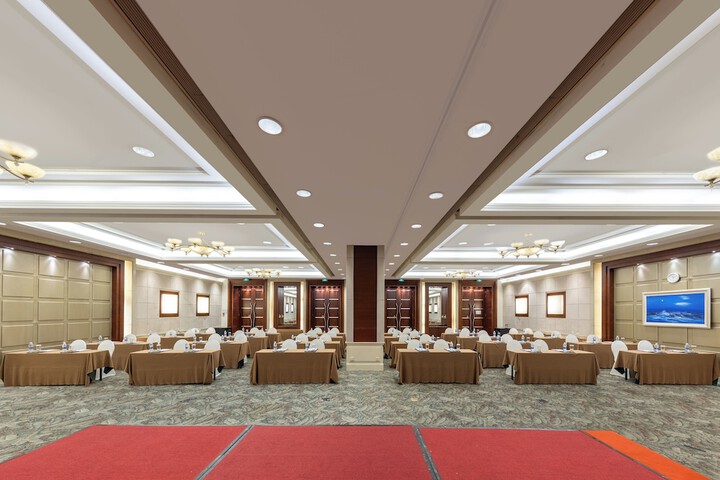 Ballroom/Hall 43 of 57