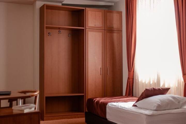 Room 13 of 46