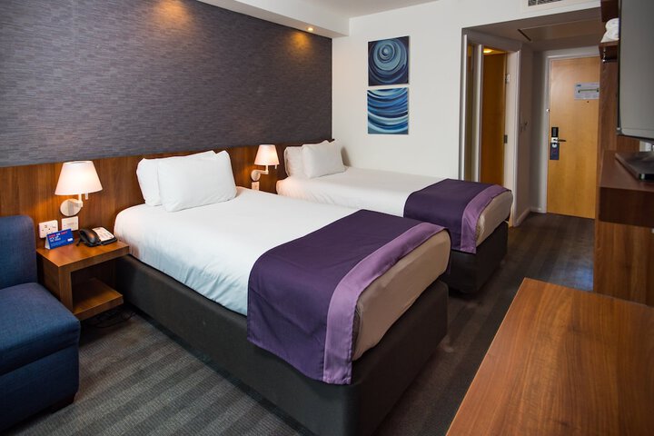 Room 7 of 32