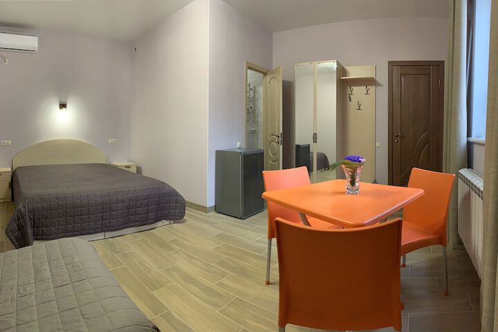 Room 17 of 28