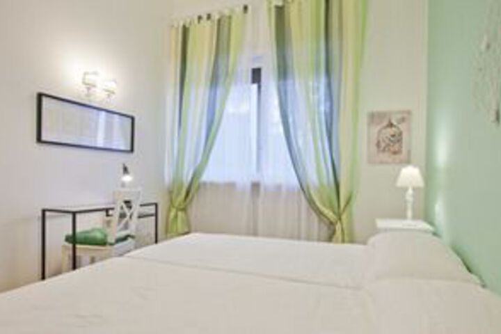 Room 5 of 16