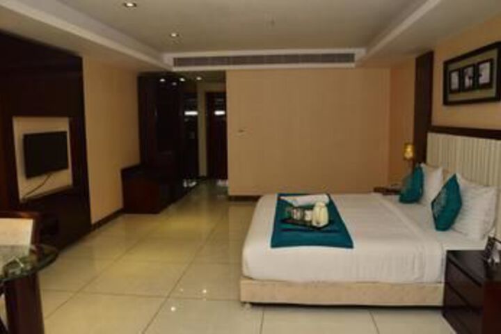 Room 12 of 17