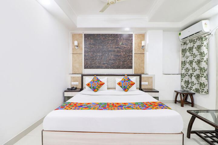 Room 12 of 28