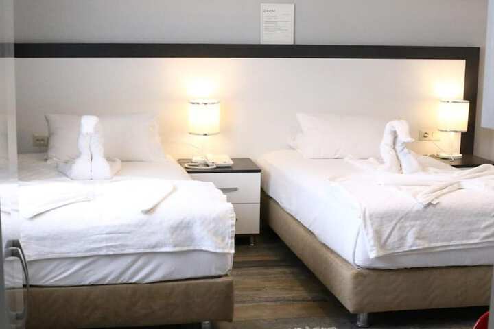 Room 10 of 78