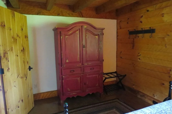 Room 4 of 18