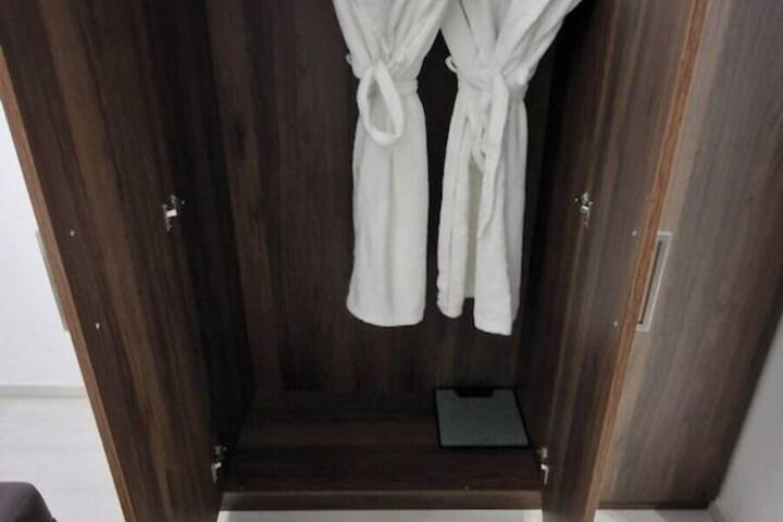 Room 35 of 60