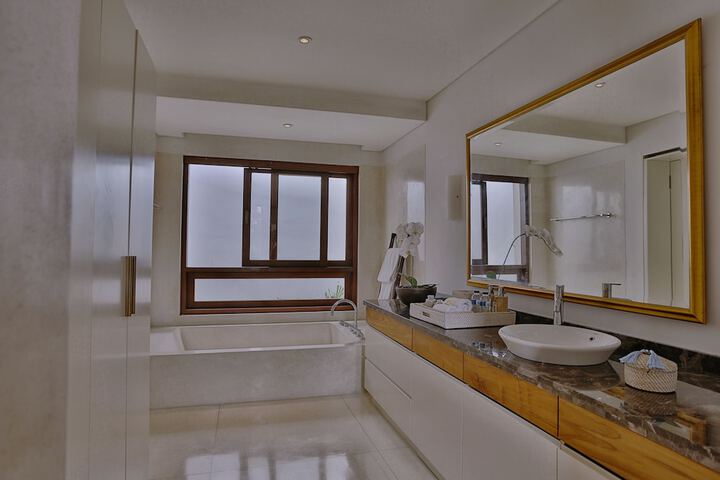Room 13 of 20