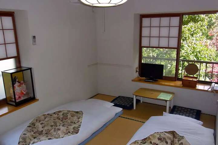 Room 6 of 37