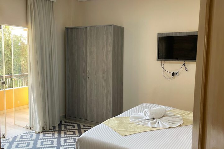 Room 3 of 38